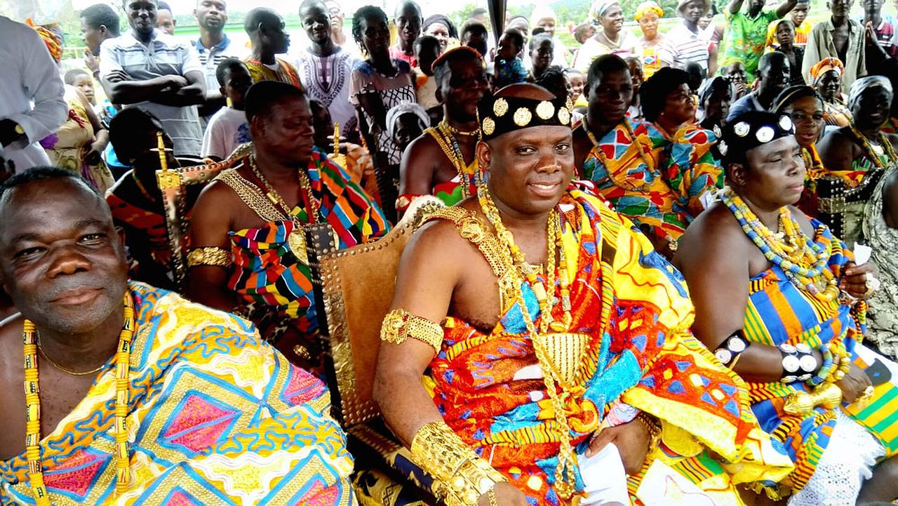 Op het Akwasidae festival in Kumasi, Ghana ontvangt de koning der Ashanti zijn chiefs