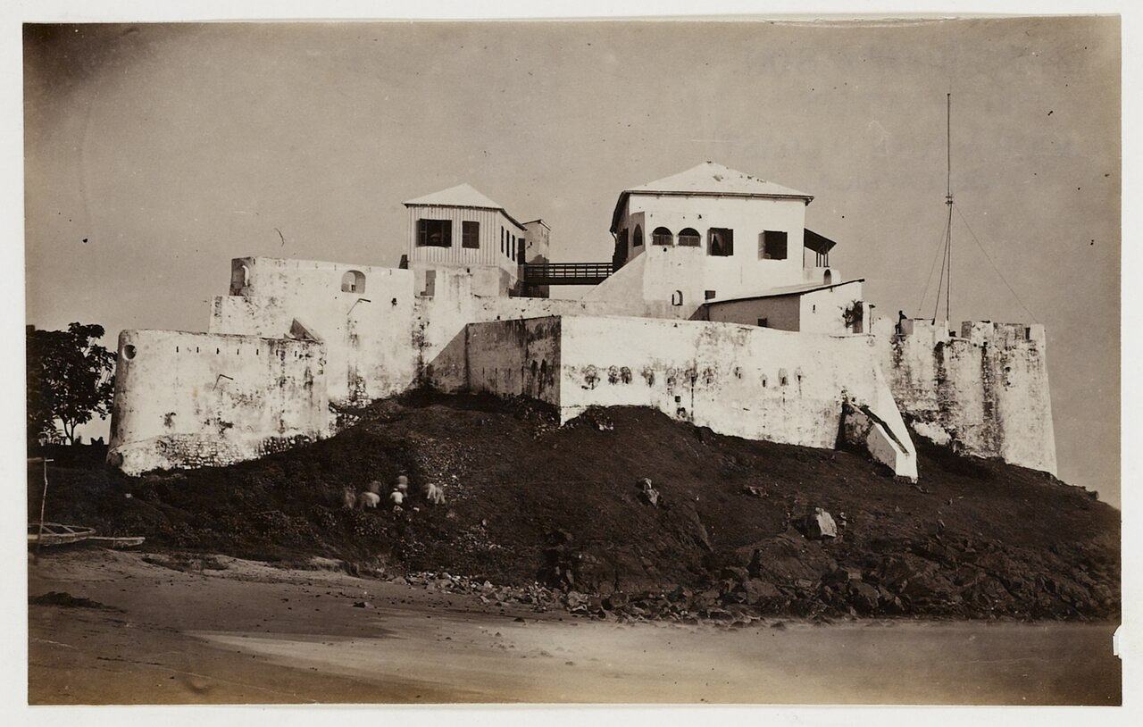 Title: Fort Santo Antonio Axim in GhanaAuthor/creator: Sterodt & Son (West-Africa)Shelfmark: KITLV 17445Subject (topical): FortificationSubject (geographic): GhanaNote: H 449.Former shelfmark: 9731/42000/2-27-47.Language: No linguistic content...