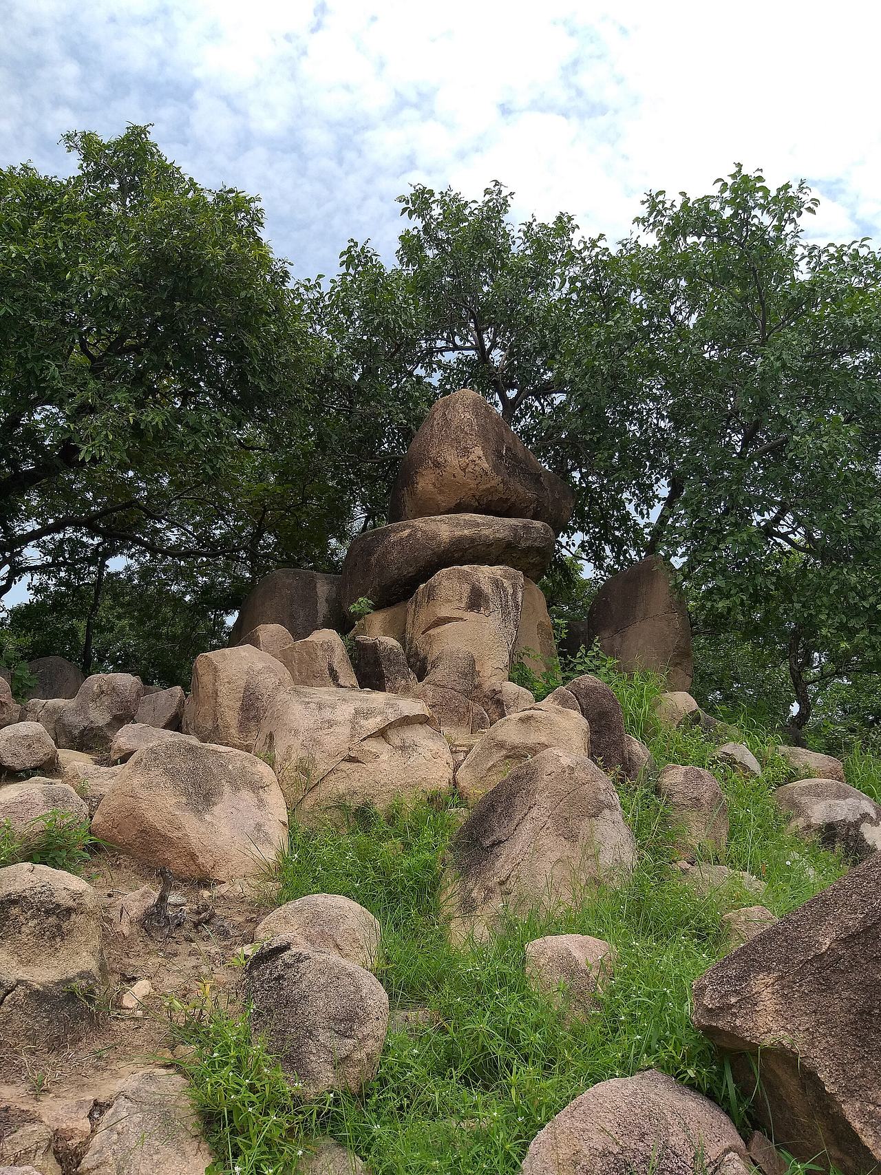 Guards at the Pikworo slave camp sat at the peak of the rock and watched over the camp to prevent slaves from escaping.One could see the surrounding communities when sitting or standing at the peak of the rock.