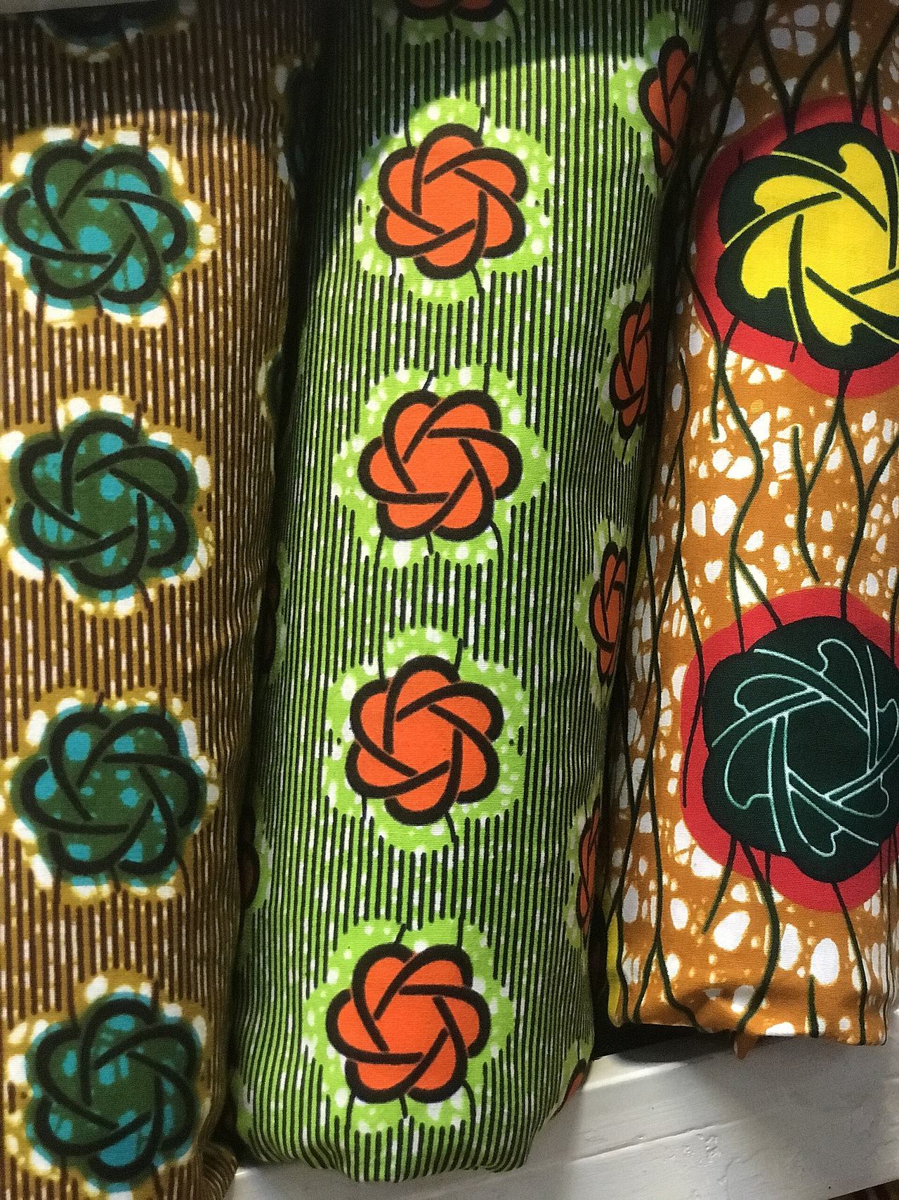 This wax print design is found on African fabric markets. The name Obaapa is the Ghanaian Akan given name to the fabric. It translates into Good woman or Good wife.