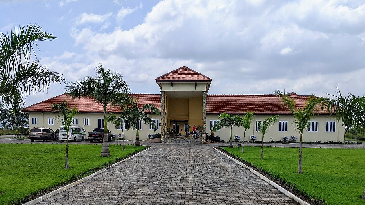 Palm Institute entrance with view of main academic building