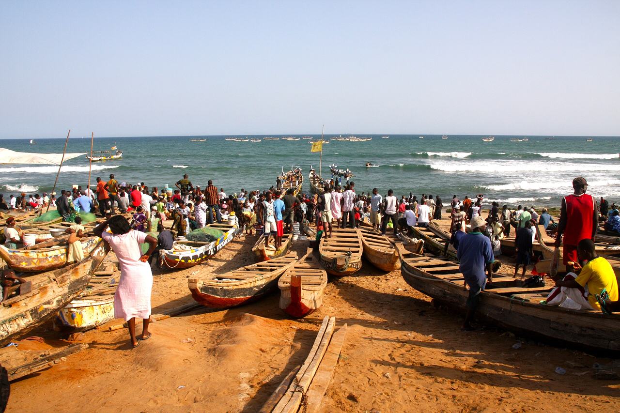Fishermen coming in, Prampram