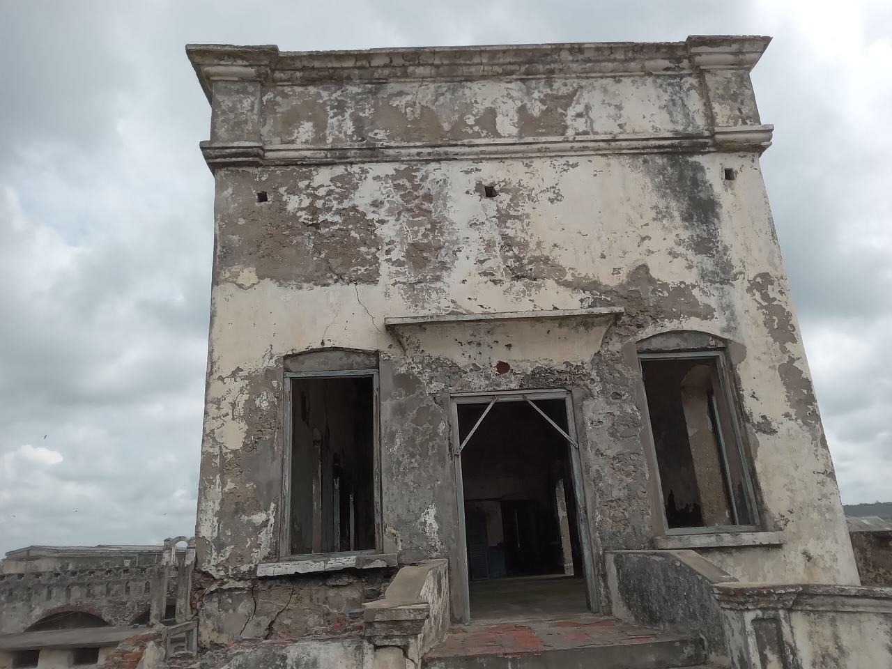 Fort William, located in Anomabo, Central Region, Ghana, originally known as Fort Anomabo and renamed Fort William in the nineteenth century by its then-commander, Brodie Cruickshank. The fort was built in 1753 by the British