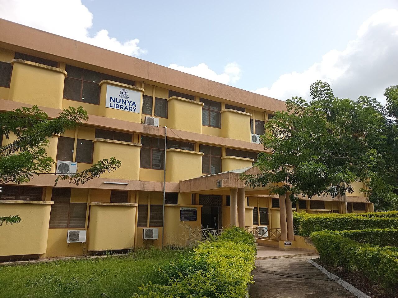 Front view of the Nunya Library of the Ho Technical University