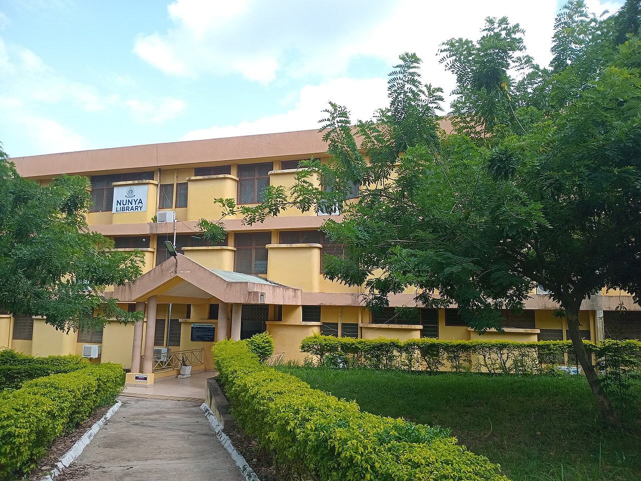 Front view of the Nunya Library of the Ho Technical University