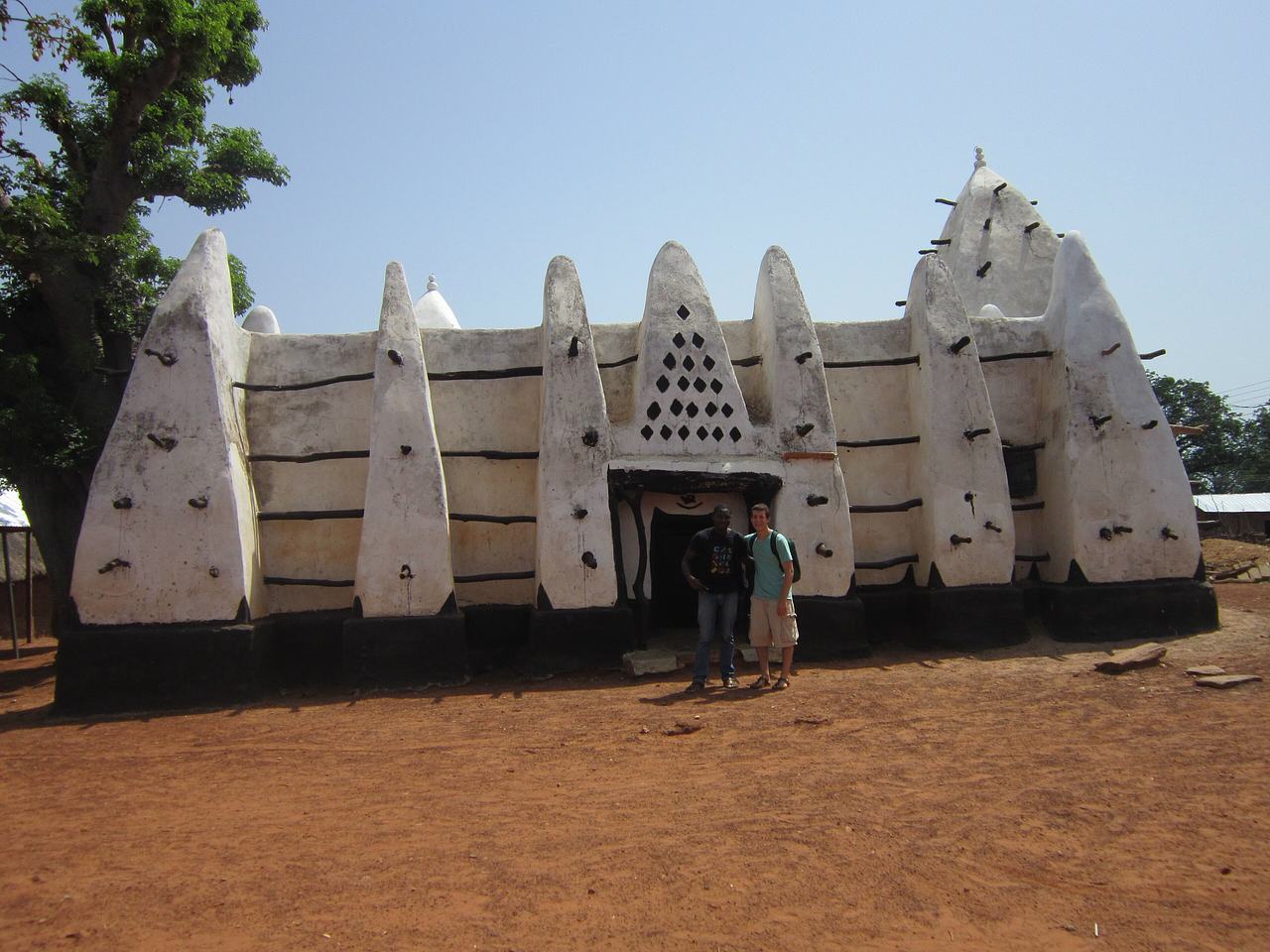 This is the Larabanga Mosque located close to the Mole National Park. It can be found in the Northern region of Ghana in the Damongo District.