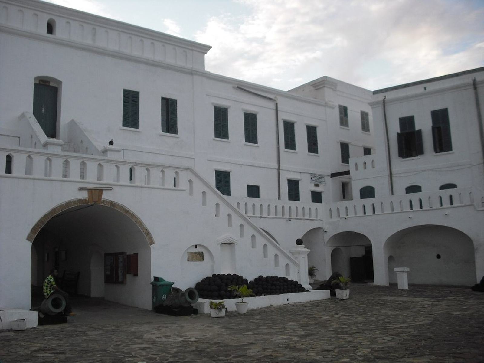 Whitewashed ramparts and courtyard of Cape Coast Castle, the fortress housing the Cape Coast Castle Museum.