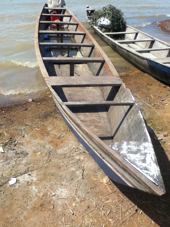 A canoe on the Oti River used to carry fishers and passengers.