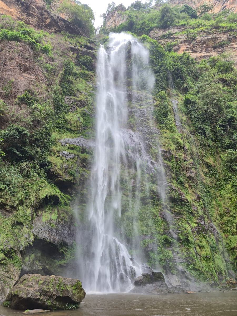 Wli Agumatse Waterfall (Close view)