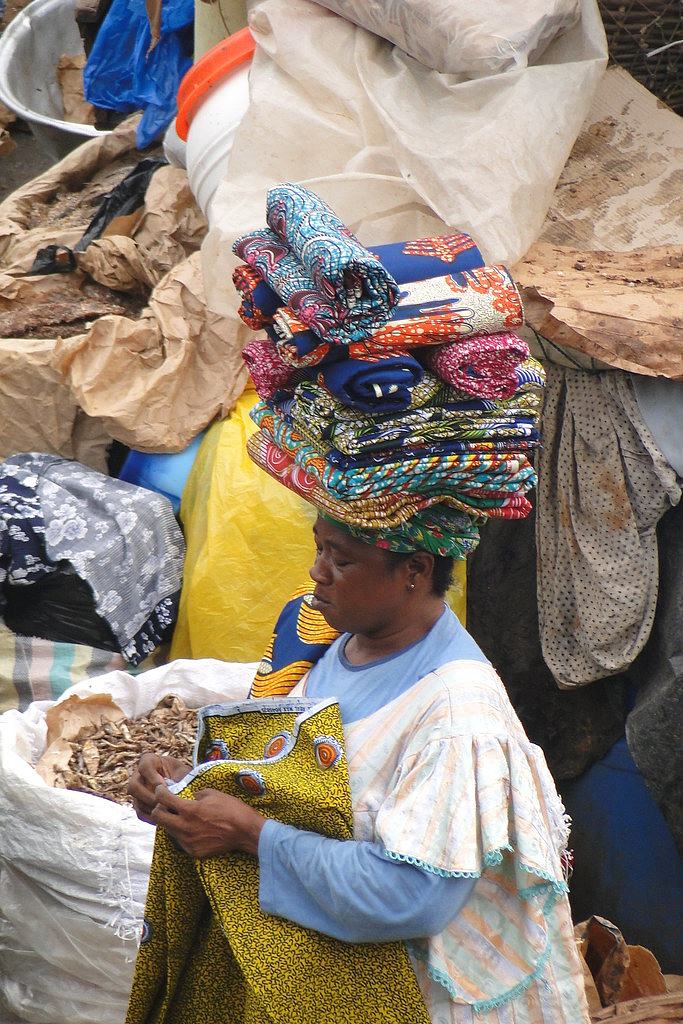 Market Woman - Kejetia Market - Kumasi - Ghana - 03