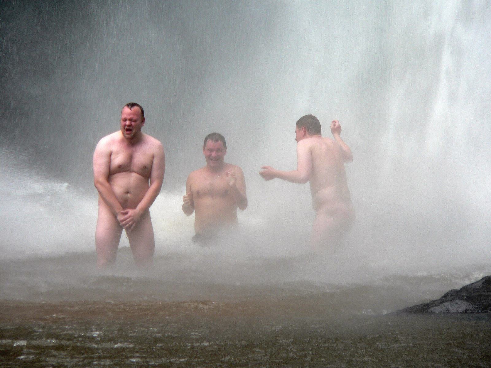 A shower in the upper fall-3.jpg