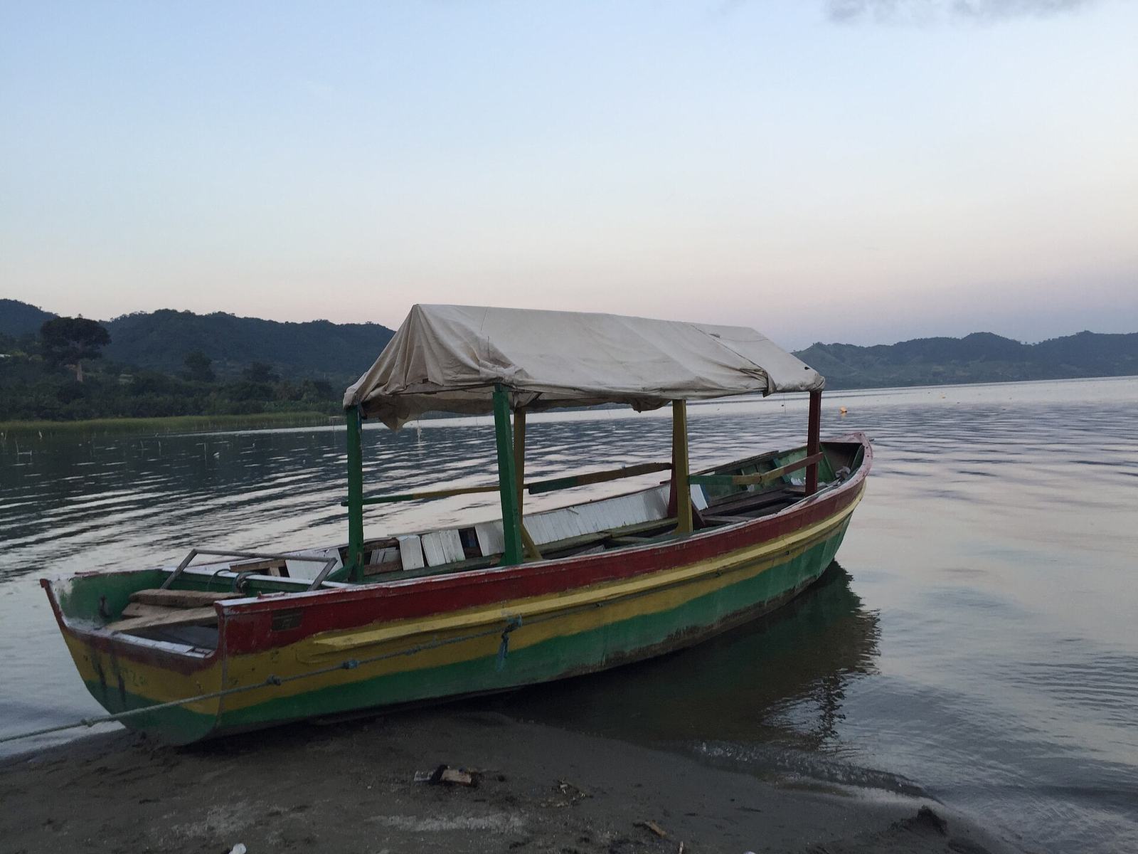 Lake Bosumtwe 3 (118558297).jpeg