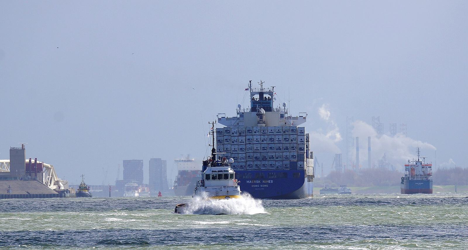 File:Cargo Ships at Sekondi-Takoradi Harbour (Takoradi Harbour) 2.jpg